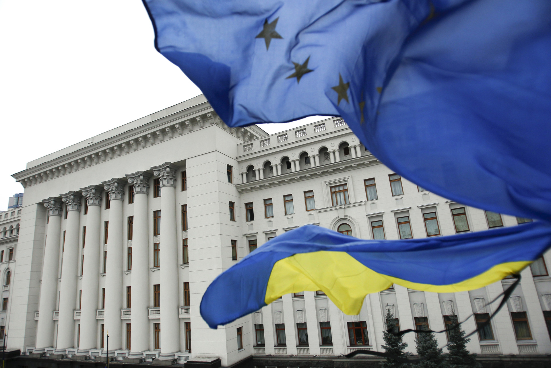 Украинцы лидируют по получению видам на жительство в ЕС